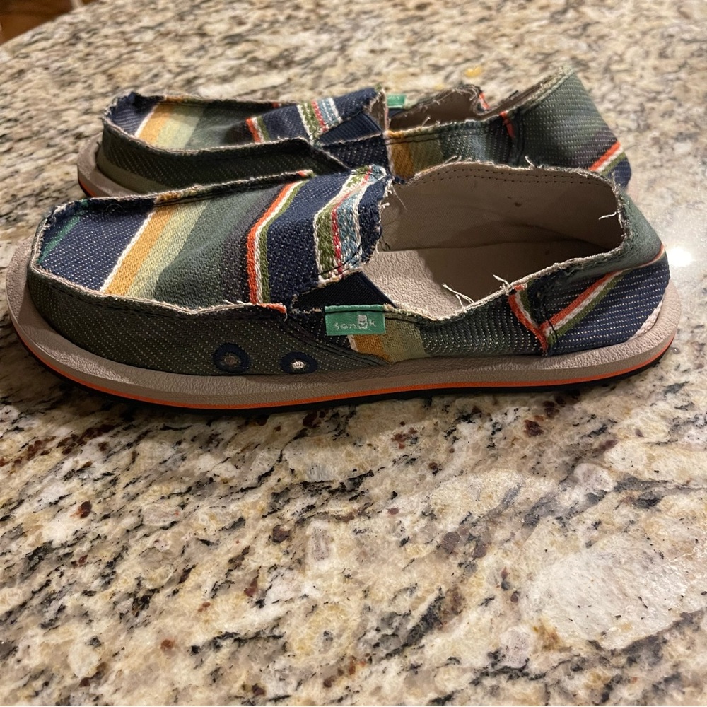 Sanuk Youth size 3